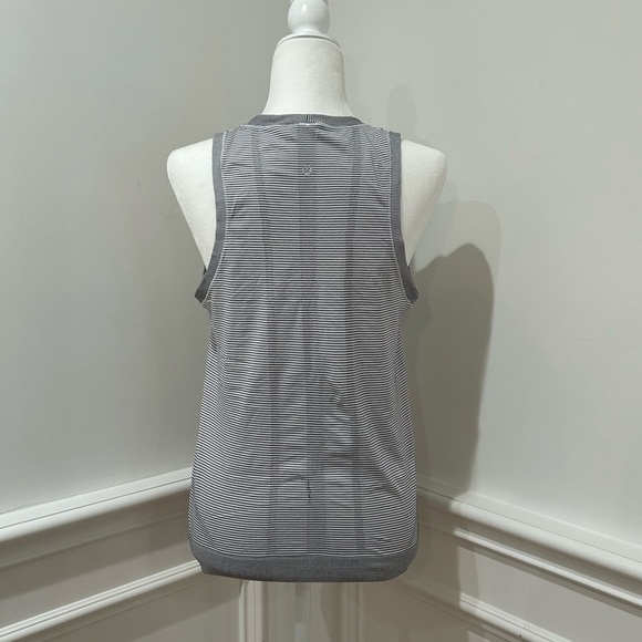 Lululemon black and white striped tank size 6 - Picture 4 of 7